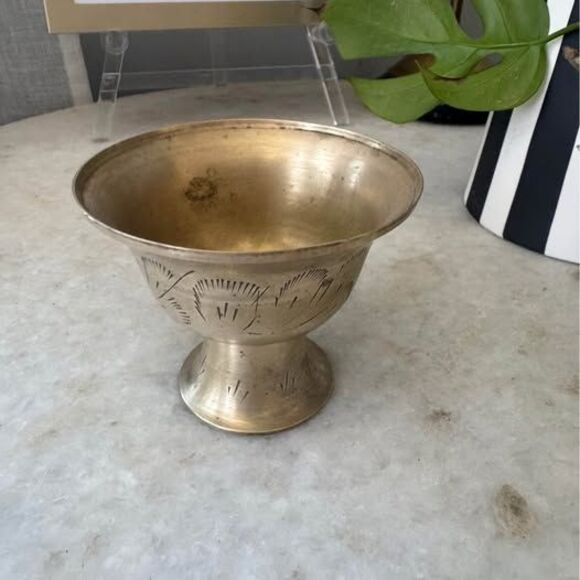 Small vintage brass goblet or dish - Picture 3 of 7